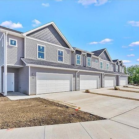 Central Cedar Falls New Construction Townhome! Esterno foto