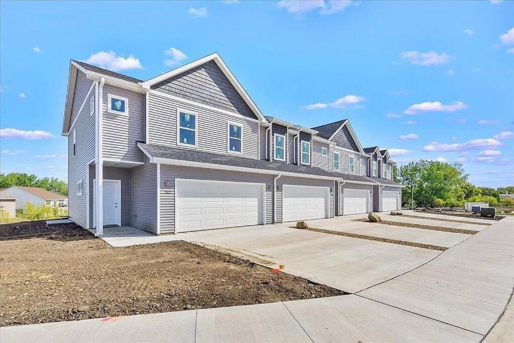 Central Cedar Falls New Construction Townhome! Esterno foto